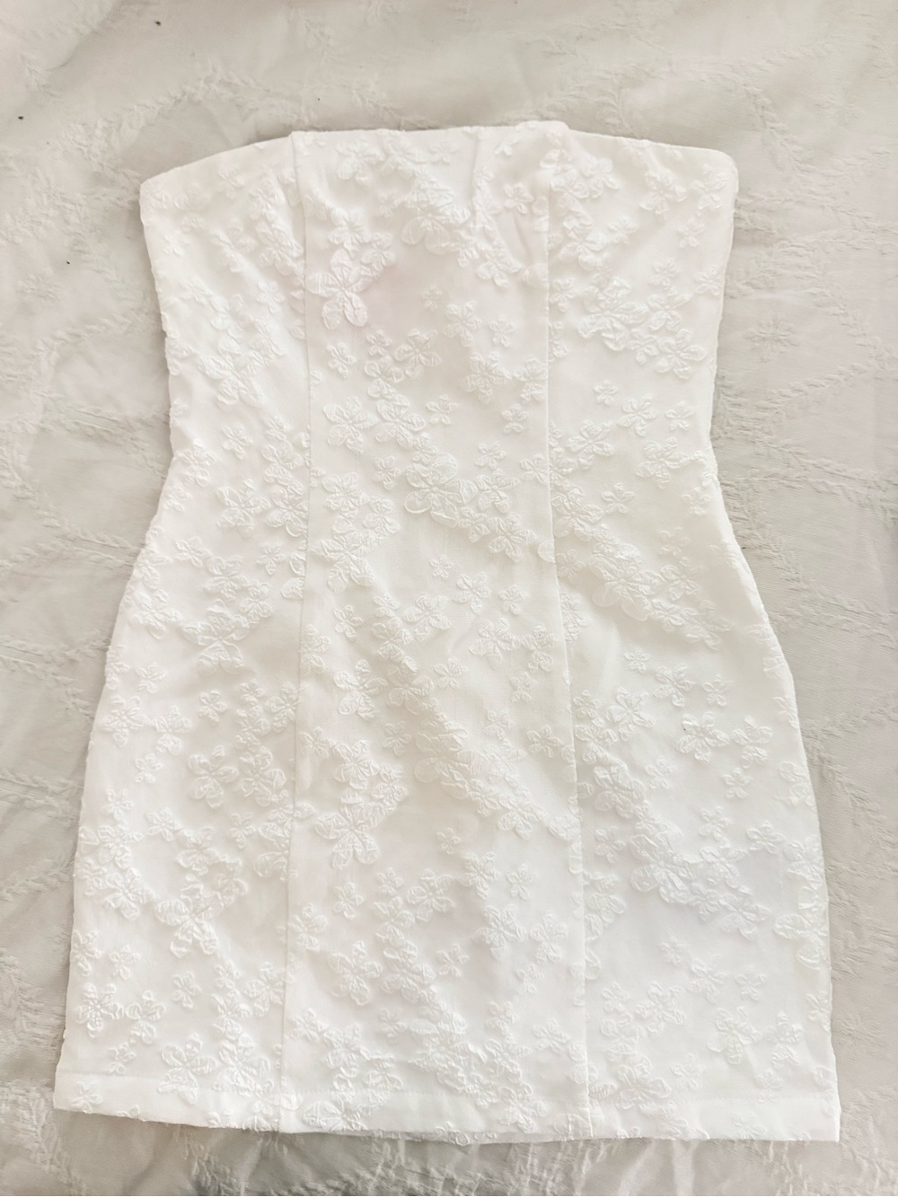 Edikted Textured Flowers Strapless Mini Dress Size Small NWT - Picture 4 of 6